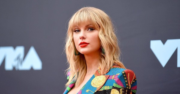 10 nhạc sĩ ‘cá kiếm’ nhất năm 2021: Taylor Swift bét bảng, thua Top 1 hơn 500 triệu USD