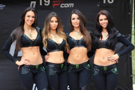 Hút mắt với dàn mỹ nhân của Monster Energy