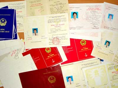 Sai lầm từ chủ trương có nhiều loại bằng