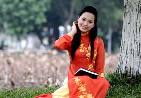 Á khôi Diệu Linh khoe nét ngà duyên dáng