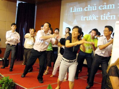 Cú hích trong tập hợp thanh niên