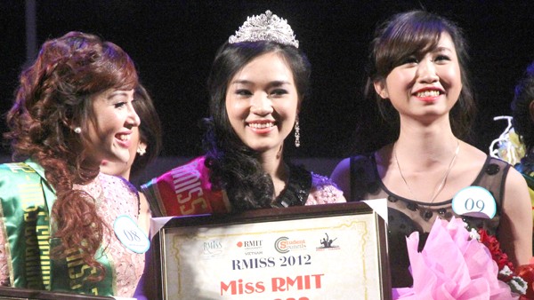 Hoa khôi Đại học RMIT - thi ứng xử bằng tiếng Anh