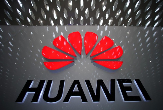Tập đoàn Huawei lại bị dội 2 quả bom lớn Huawei vừa bị cáo buộc thu thập dữ liệu cá nhân ở CH Séc và giúp Triều Tiên xây dựng mạng không dây thương mại