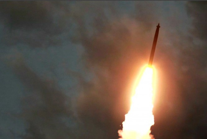Ông Kim Jong Un giám sát vụ thử ‘bệ phóng tên lửa siêu lớn’ Ông Kim Jong Un giám sát vụ thử ‘bệ phóng tên lửa siêu lớn’