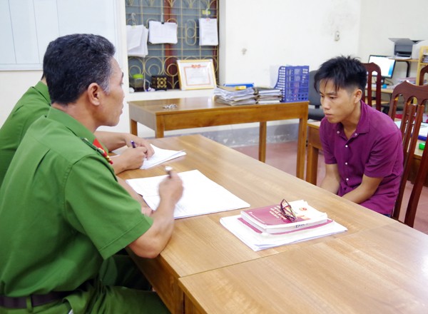 Mâu thuẫn lúc đi chơi, cô gái bị 'bạn trai' dùng đá sát hại Nghi phạm Tỉnh tại cơ quan điều tra. Ảnh: Báo Hà Giang.