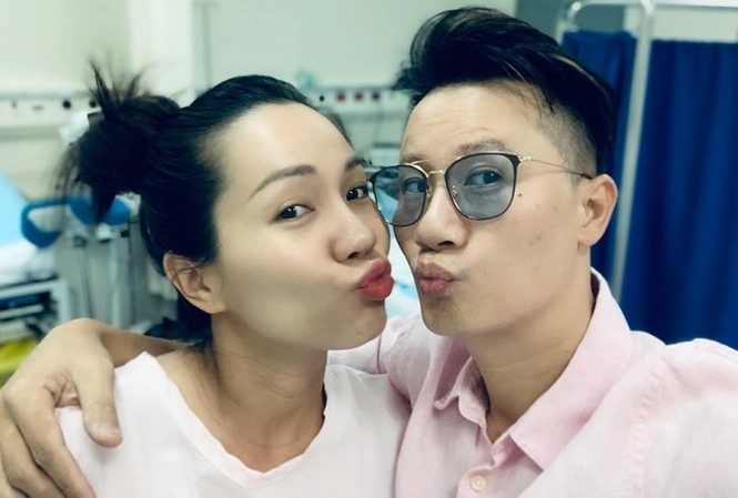 Vợ Hoàng Bách sinh con thứ 3 Hoàng Bách đưa vợ vào viện chuẩn bị lâm bồn từ ngày 20/9.