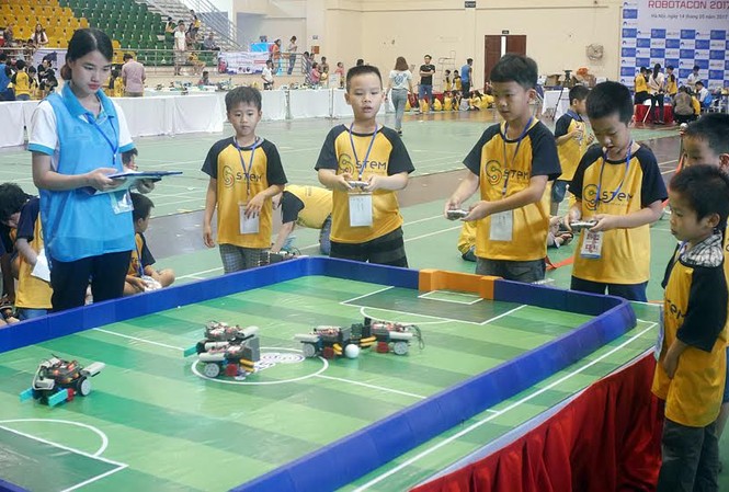 200 học sinh tham gia cuộc thi tài năng Robot 200 học sinh tham gia cuộc thi tài năng Robot