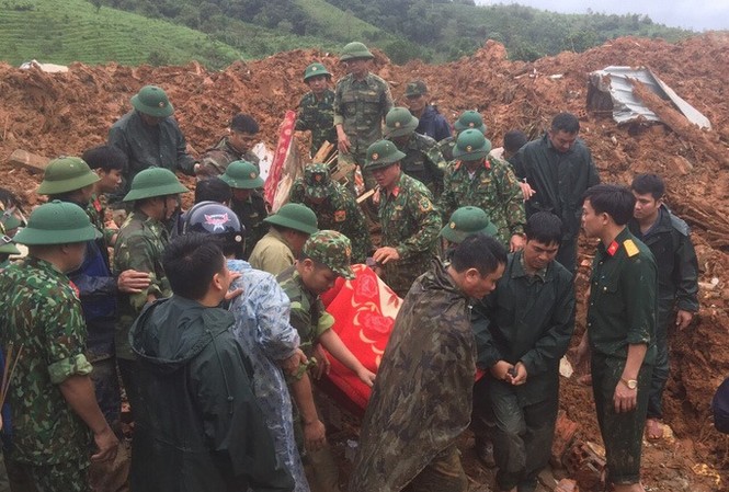 Tìm thấy 22 thi thể cán bộ chiến sĩ bị vùi lấp ở Quảng Trị Tìm thấy 22 thi thể cán bộ chiến sĩ bị vùi lấp ở Quảng Trị