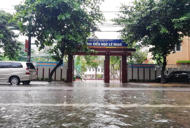 Nghệ An: Hơn 130 trường phải lùi ngày khai giảng do mưa lũ Nghệ An: Hơn 130 trường phải lùi ngày khai giảng do mưa lũ