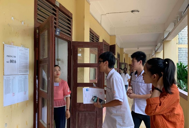 Tiếng Anh: Điểm trung bình chỉ dừng ở mức 3,2 điểm Điểm tiếng Anh năm nay có mức điểm cao hơn nhiều so với những năm trước