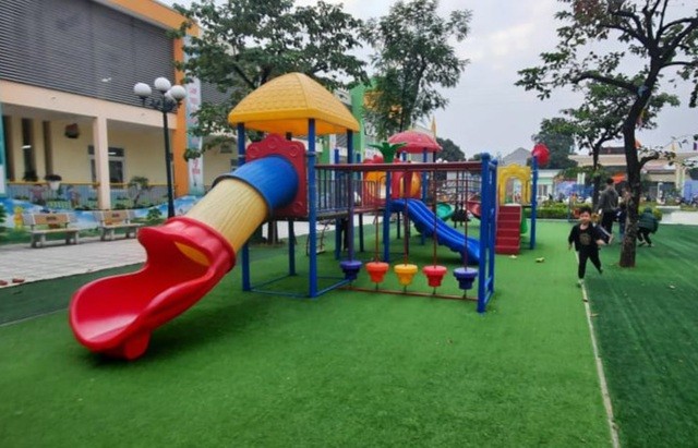 Mới nhất vụ trẻ 4 tuổi nhập viện vì chơi cầu trượt ở trường Cầu trượt liên hoàn là nơi trẻ dễ gặp tai nạn.