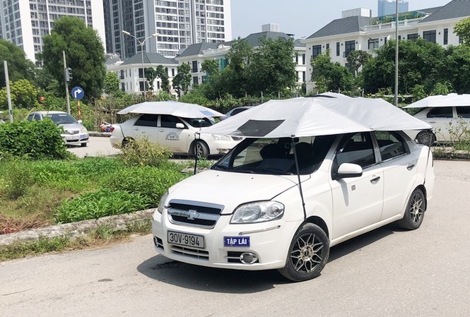 Cận cảnh 7 sân dạy lái xe 'chui' hoạt động công khai giữa Hà Nội nhiều năm Cận cảnh 7 sân dạy lái xe 'chui' hoạt động công khai giữa Hà Nội nhiều năm