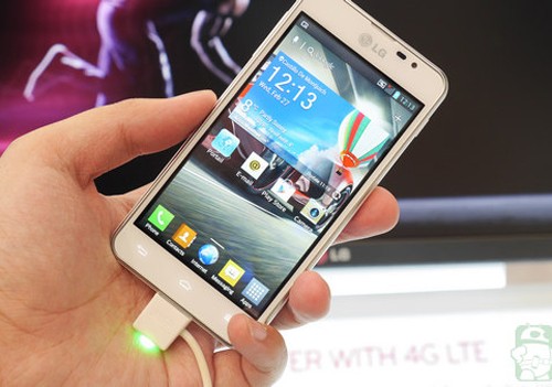 Điện thoại tự nổ trong túi quần, khách hàng kiện LG LG Optimus F5.