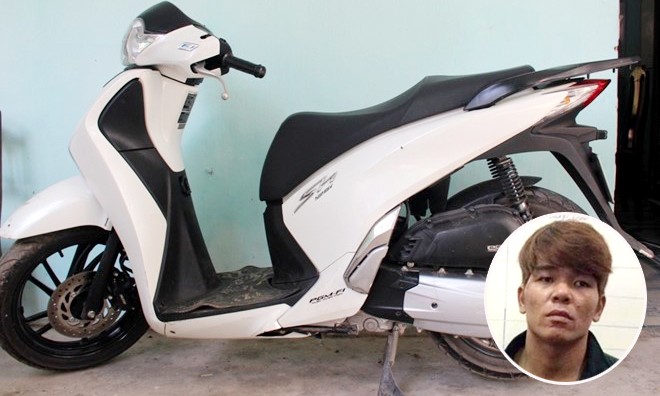Bắt kẻ đột nhập nhiều nhà dân Xe tang vật một vụ trộm và nghi can 24 tuổi tại cơ quan điều tra.