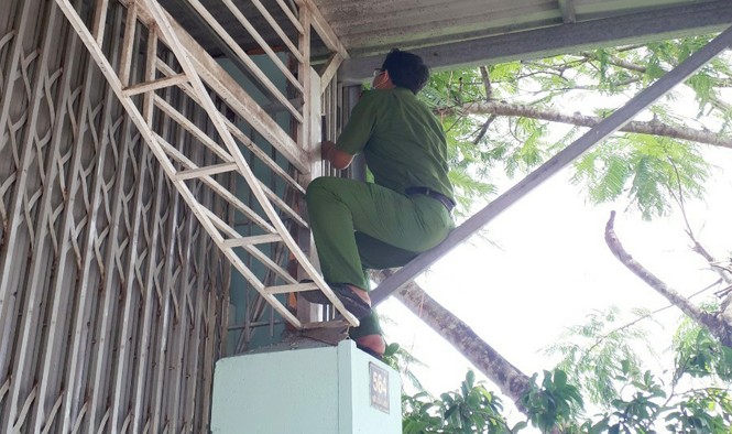 Nghi cả nhà bị đánh thuốc mê, tiệm điện thoại bị 'dọn' sạch Công an khám nghiệm tìm dấu vết