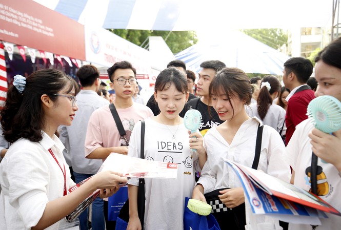 Nhiều thí sinh trúng tuyển ĐH bằng điểm thi tốt nghiệp, trượt vì điểm học bạ Nhiều thí sinh trúng tuyển ĐH bằng điểm thi tốt nghiệp, trượt vì điểm học bạ