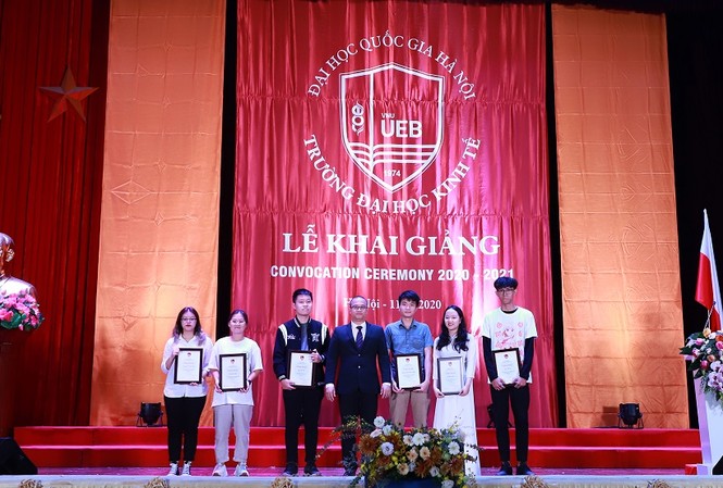 Trên 1,5 tỷ đồng trao học bổng cho sinh viên Trên 1,5 tỷ đồng trao học bổng cho sinh viên