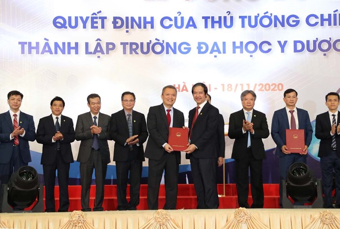 Công bố Quyết định thành lập trường đại học Y Dược Công bố Quyết định thành lập trường đại học Y Dược