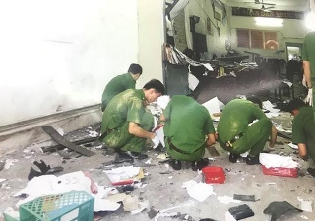 Cho khủng bố vay tiền có thể bị xử lý hình sự Hiện trường vụ khủng bố vụ nổ trụ sở Công an phường 12 (quận Tân Bình, TPHCM)