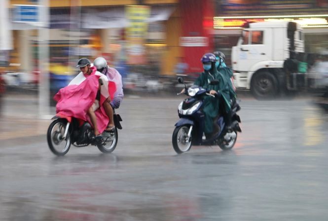 Bắc Bộ mưa dông, Trung Bộ nắng nóng kéo dài Bắc Bộ mưa dông, Trung Bộ nắng nóng kéo dài