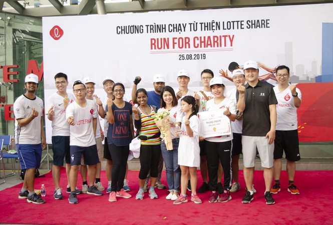 Tập đoàn LOTTE chạy vì cộng đồng, tặng hàng trăm suất quà từ thiện LOTTE Finance – Một thành viên của Tập đoàn LOTTE tham gia hoạt động “Chạy vì cộng đồng của Tập đoàn LOTTE”