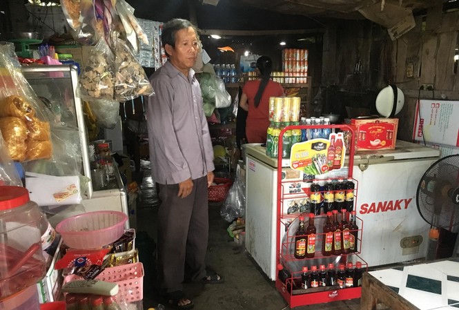 Vun mầm sống cho những mảnh đời khó khăn mắc bệnh hiểm nghèo Ông Lê Đức Tường hỗ trợ vợ bán hàng tạp hóa để trang trải cuộc sống hằng ngày