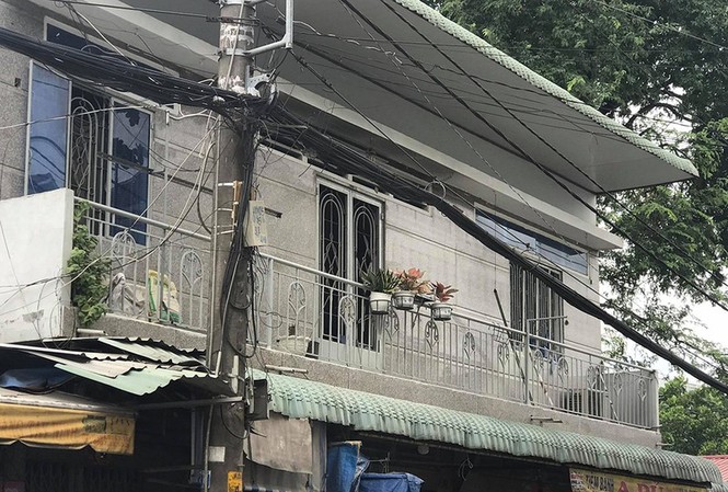 TPHCM: Hai chị em bỏng nặng do cháy nhà Căn nhà bị cháy ở Hóc Môn khiến ba cha con phỏng nặng (ảnh: PLO)