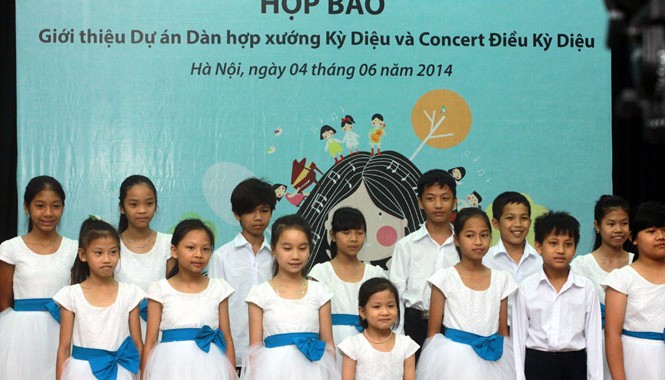 Từ trại trẻ mồ côi đến Hợp xướng Kỳ diệu Hợp xướng Kỳ diệu biểu diễn ra mắt báo giới. Ảnh: BTC cung cấp