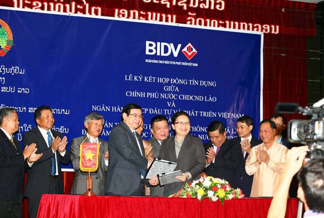 BIDV cung cấp tín dụng cho Lào xây dựng tuyến giao thông quan trọng Lễ ký văn bản hợp đồng tín dụng. Ảnh Doãn Hoàng