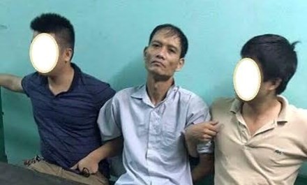 Nghi phạm thảm án Quảng Ninh: 'Có thể bắn mười lần nhưng đừng chửi' Nghi phạm Doãn Trung Dũng tại trụ sở Công an huyện Thủy Nguyên (Hải Phòng).