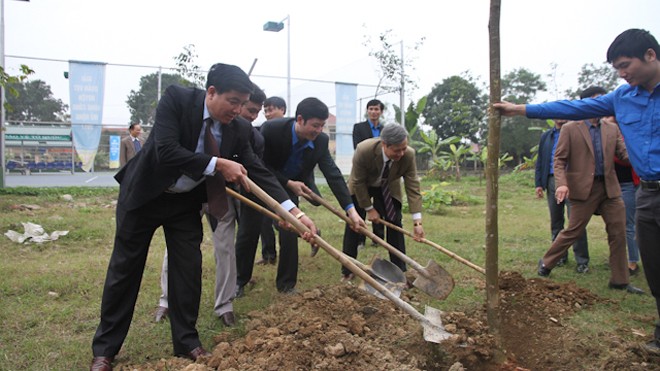 Tuổi trẻ chung tay xây dựng nông thôn mới và văn minh đô thị Hình ảnh tại lễ ra quân. Ảnh: Hoàng Lam