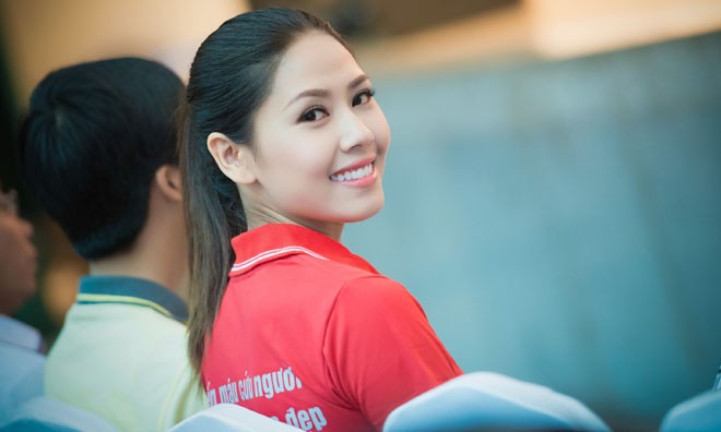 Nguyễn Thị Loan rạng rỡ ở Ngày hội tôn vinh người hiến máu Nguyễn Thị Loan rạng rỡ ở Ngày hội tôn vinh người hiến máu