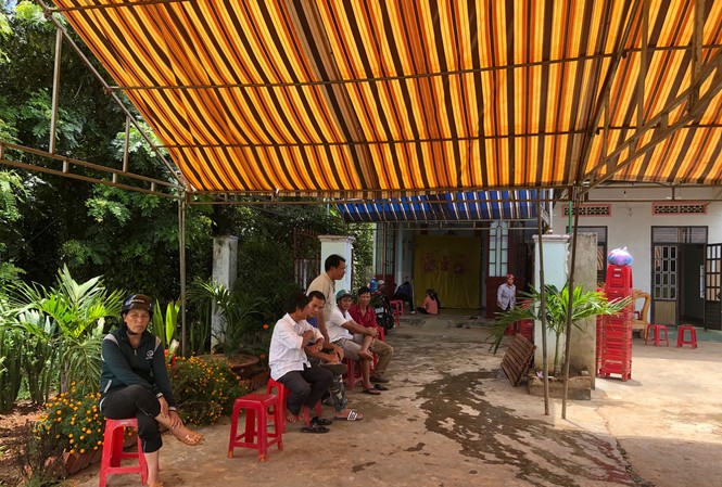 Vợ chồng tử vong trên giường nghi do uống thuốc trừ sâu Người nhà chuẩn bị lo hậu sự cho vợ chồng anh N