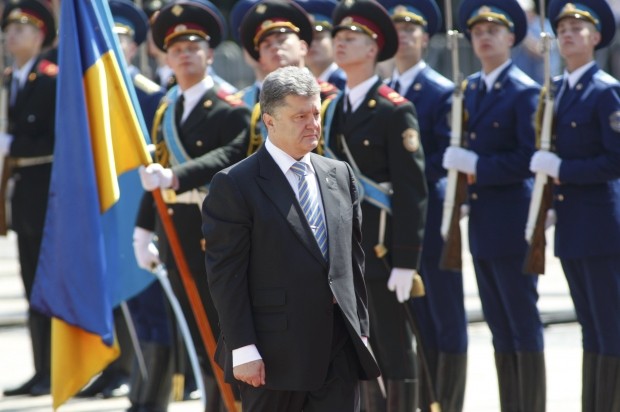 Tổng thống Poroshenko kêu gọi ‘đình chiến’ ở miền Đông Ukraine Tân Tổng thống Ukraine Poroshenko