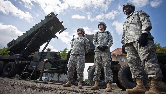 Tổng thống Ukraine Poroshenko muốn trưng cầu gia nhập NATO Ảnh: AFP