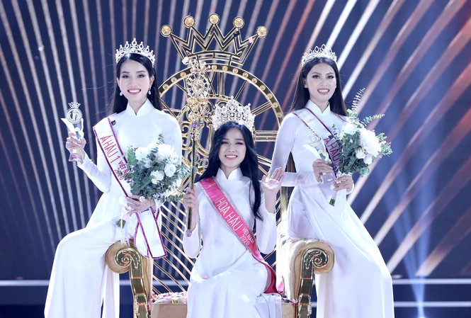 Sáng nay, Hoa hậu Việt Nam 2020 Đỗ Thị Hà và hai Á hậu giao lưu với độc giả báo Tiền Phong Ảnh: Hồng Vĩnh