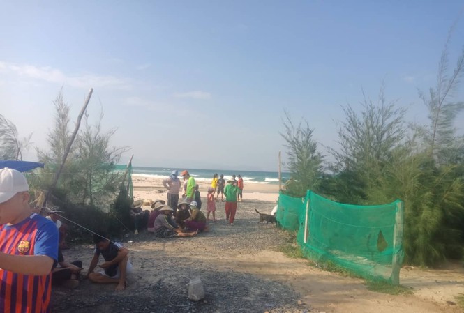 Hai cựu sinh viên Đại học Hoa Sen mất tích khi tắm biển Hòn Gầm Hai cựu sinh viên Đại học Hoa Sen mất tích khi tắm biển Hòn Gầm
