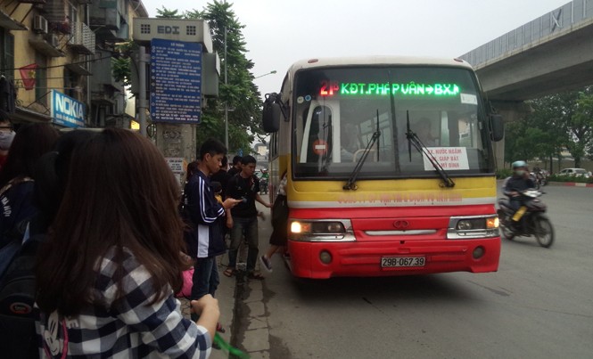 Lùm xùm đấu thầu xe buýt: Yêu cầu Giám đốc Sở GTVT Hà Nội kiểm điểm Lùm xùm quanh gói thầu xe buýt có trợ giá. Ảnh: Đ.H.
