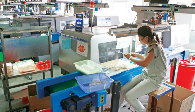 Đổi mới mạnh thể chế để kinh tế tư nhân phát triển Dây chuyền sản xuất của công ty Bắc Việt khu công nghiệp Bắc Ninh. Ảnh: Hồng Vĩnh