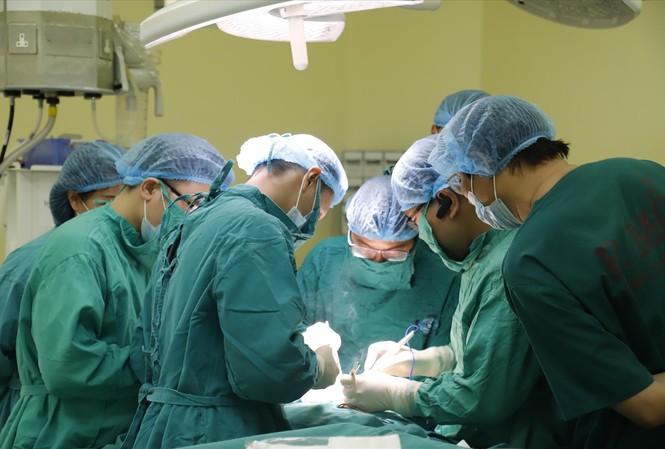 Suýt chết vì 'sợ đụng dao kéo làm khối u di căn' Bác sĩ phẫu thuật cắt tuyến vú, vét hạch cho bệnh nhân