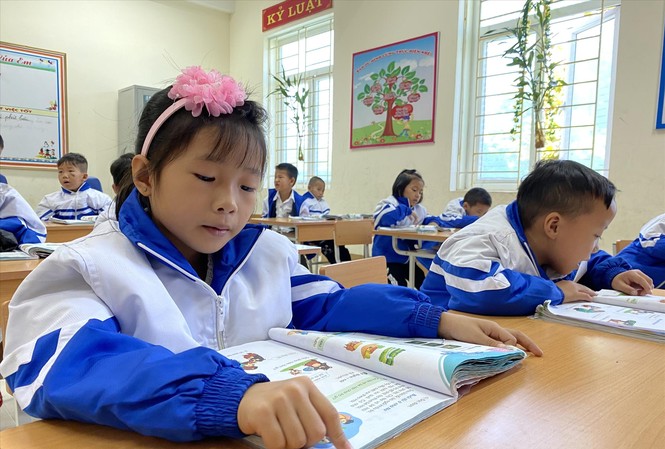 Sửa SGK Tiếng Việt 1 bộ sách Cánh Diều: Giáo viên, phụ huynh nói gì? Với những bài đọc, từ ngữ chưa thật sự phù hợp với học sinh lớp 1, giáo viên sẽ giải thích cho các em