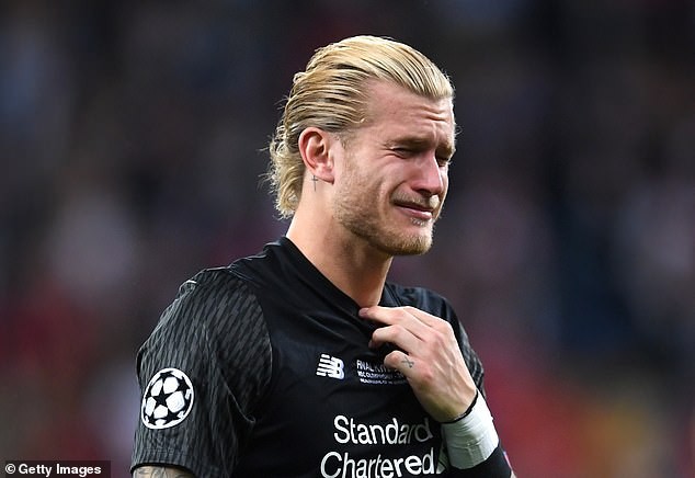 'Tội đồ' Liverpool từ chối dự khán chung kết Champions League Loris Karius bật khóc sau trận chung kết Champions League mùa trước