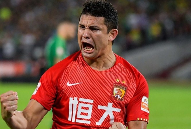 Mơ World Cup 2022, tuyển Trung Quốc triệu tập sao Brazil Elkeson không được người hâm mộ Trung Quốc ủng hộ.