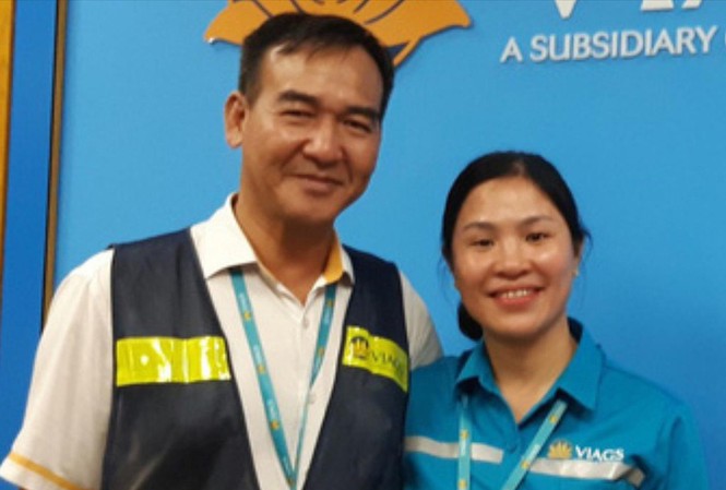 Trả tài sản tiền tỷ cho khách để quên trên máy bay Trả tài sản tiền tỷ cho khách để quên trên máy bay