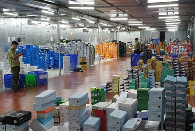 Vụ kho rộng 10.000m2 chứa hàng lậu: Đang làm rõ trách nhiệm từng tập thể, cá nhân Kho hàng lậu ở Lào Cai rộng hơn 10.000m2, tồn tại hơn 2 năm trước khi bị triệt phá giữa tháng 7/2020