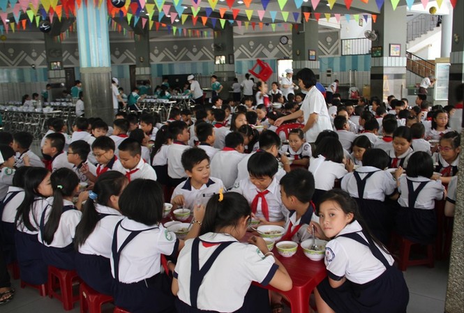 Lận đận xin học cho con Áp lực dân số tăng ảnh hưởng đến chất lượng giáo dục
ảnh: Nguyễn Dũng