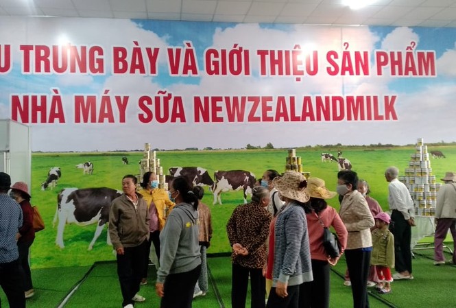 Hòa Bình đề xuất thu hồi đất, doanh nghiệp bán sữa mập mờ chuyển vào Nam hoạt động Hình ảnh buổi tham quan nhà máy sữa của công ty tại Bình Dương.
