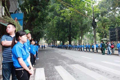 6.400 đoàn viên thanh niên hỗ trợ nhân dân vào viếng Đại tướng 6.400 đoàn viên thanh niên hỗ trợ nhân dân vào viếng Đại tướng