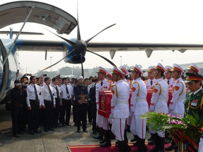 Chùm ảnh: Tiễn đưa Đại tướng tại sân bay Nội Bài Chùm ảnh: Tiễn đưa Đại tướng tại sân bay Nội Bài