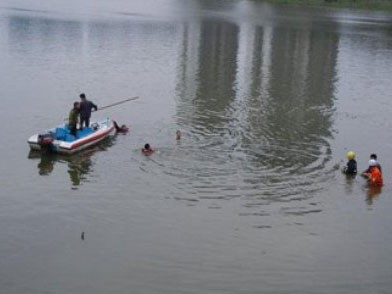 Tắm sông, hai học sinh lớp 5 mất tích Tắm sông, hai học sinh lớp 5 mất tích